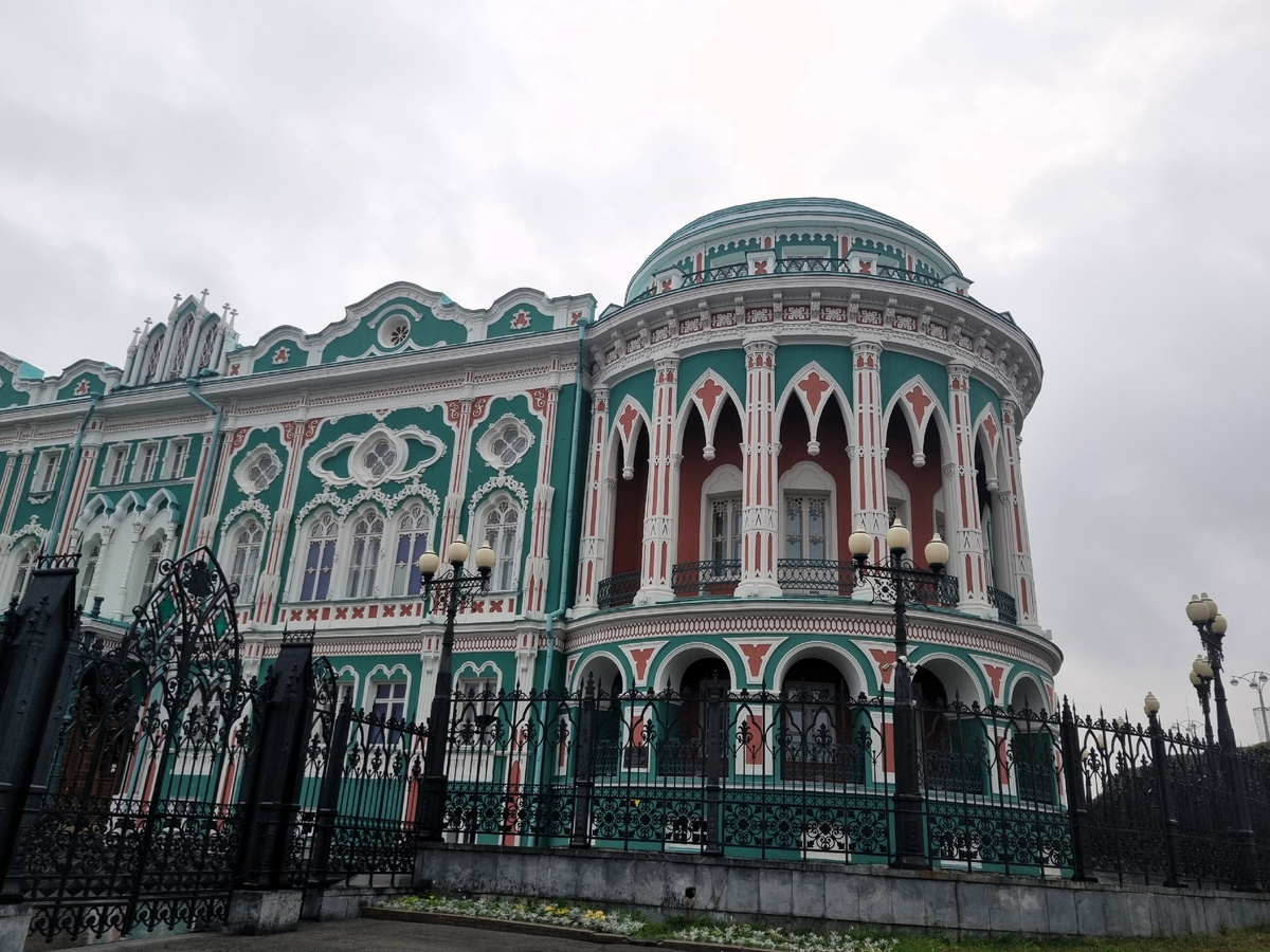 Дом Севастьянова - одна из главных достопримечательностей Екатеринбурга. Фото автора