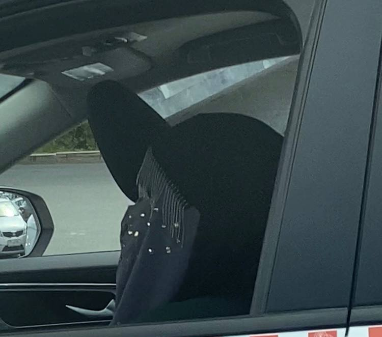 На вызов приехало такси с водителем в никабе. Фото: соцсети