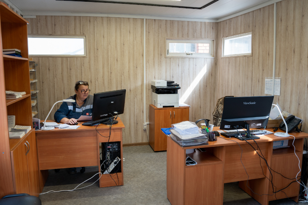 На заводе ОСК "Янтарь" создали мобильный модуль кладовщиков в подразделении ОТОС и ПС / Фото: Пресс-служба ПСЗ "Янтарь"  📷
