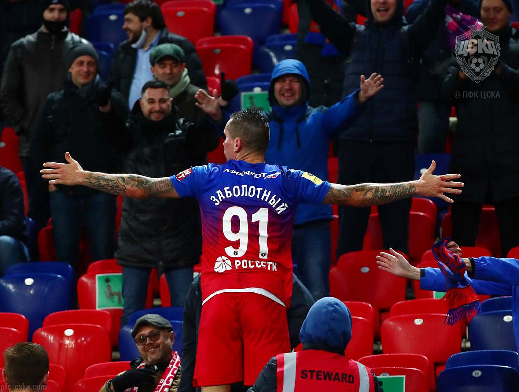 Антонио демонстрирует встатие