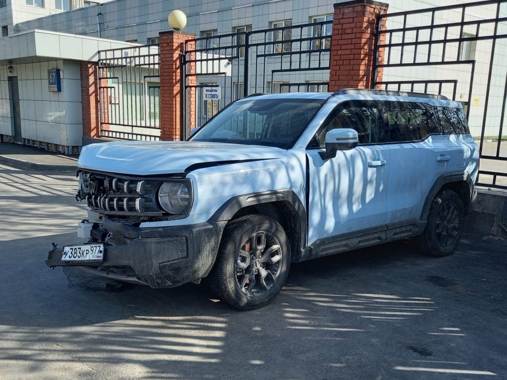 Несмотря на напичканность современных машин электроникой, призванной сделать вождение более безопасным, расслабляться водителю не стоит. Автоматика не всегда способна предотвратить ошибки человека, да и нередко она сама тоже ошибается. Фото: MIGTORG