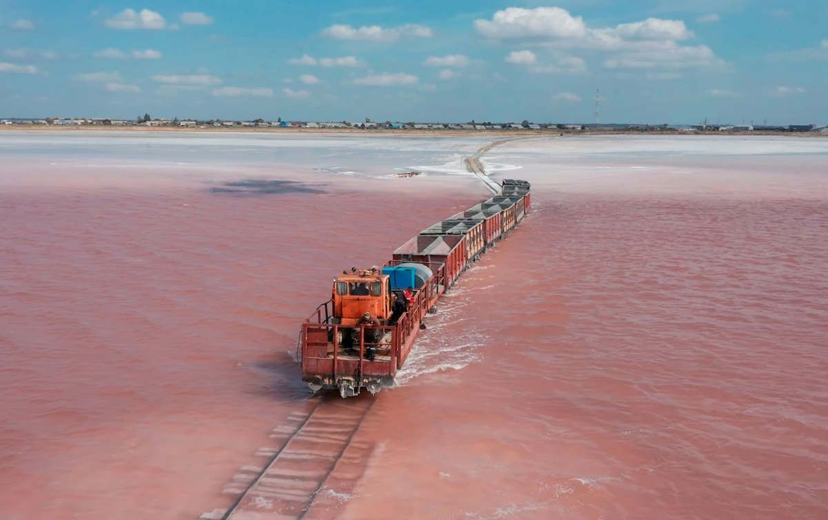 Бурлинское розовое озеро