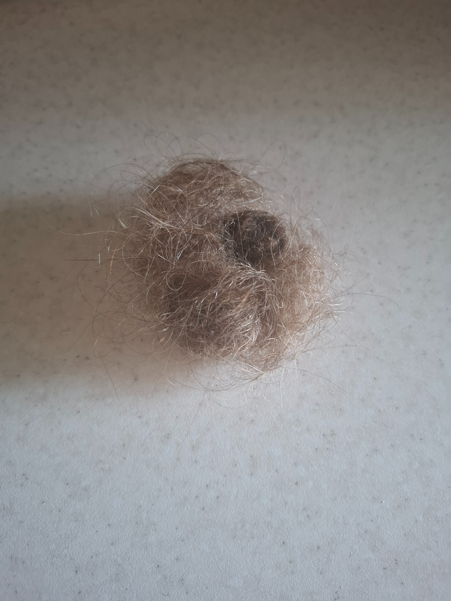 При каждом расчесывании!