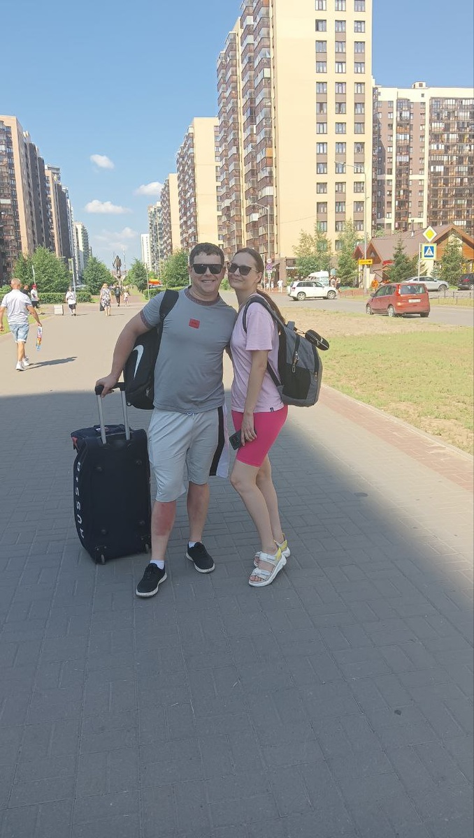 Сразу видно, что приезжие)