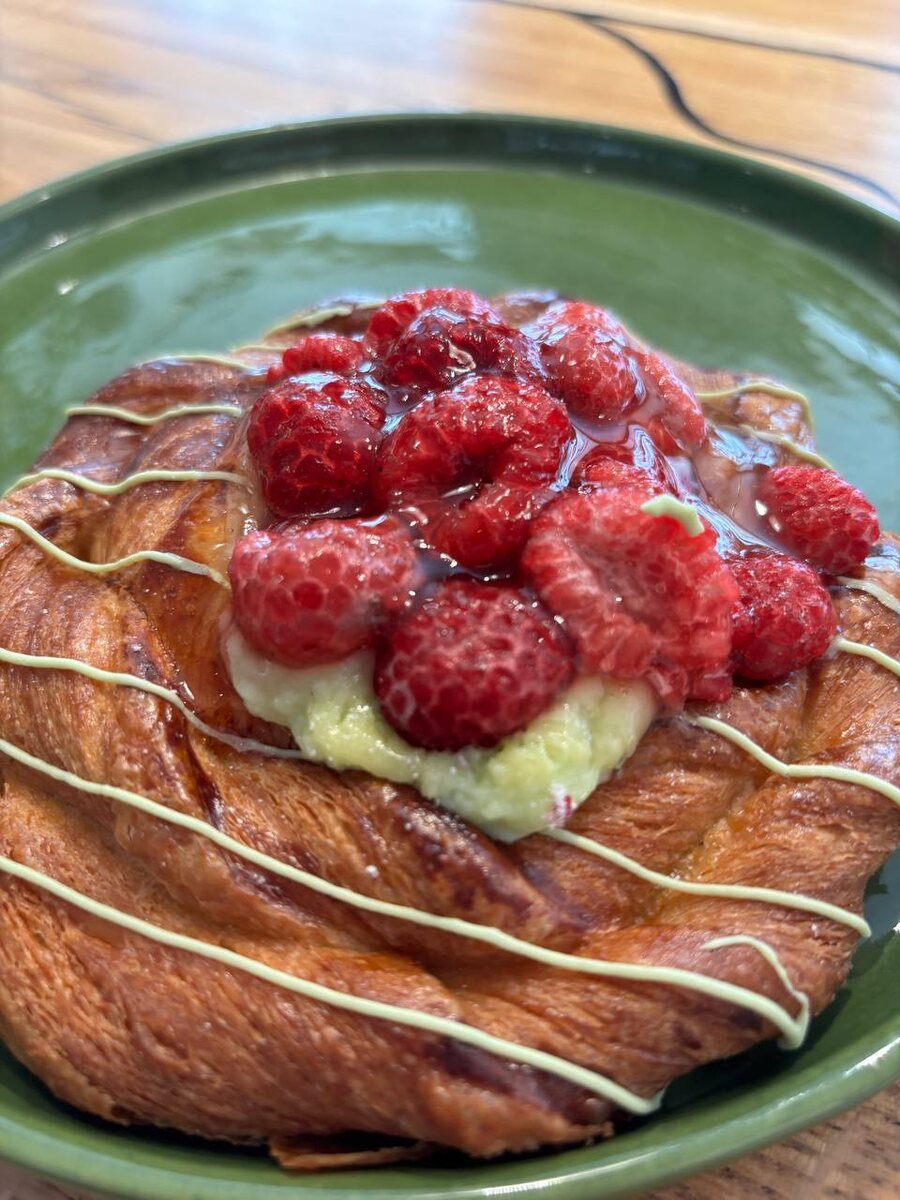 Вензель с малиной