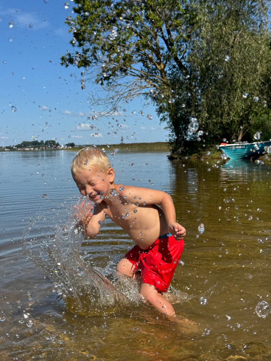 Вода просто чистый кристалл!