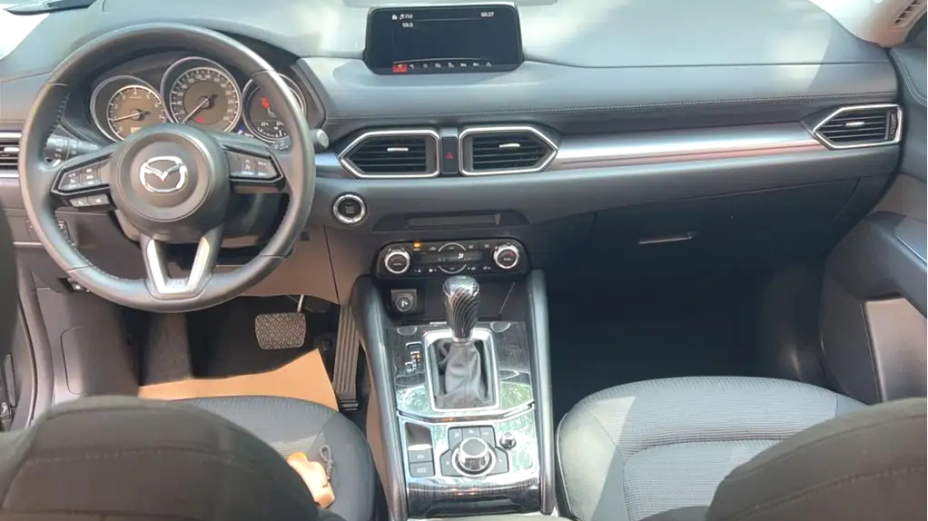 Салон Mazda CX-5 (2020 года)