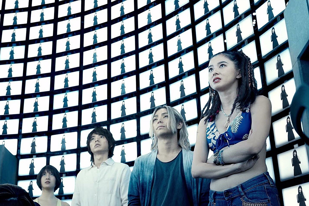 Netflix📷Кадр из сериала «Алиса в Пограничье»