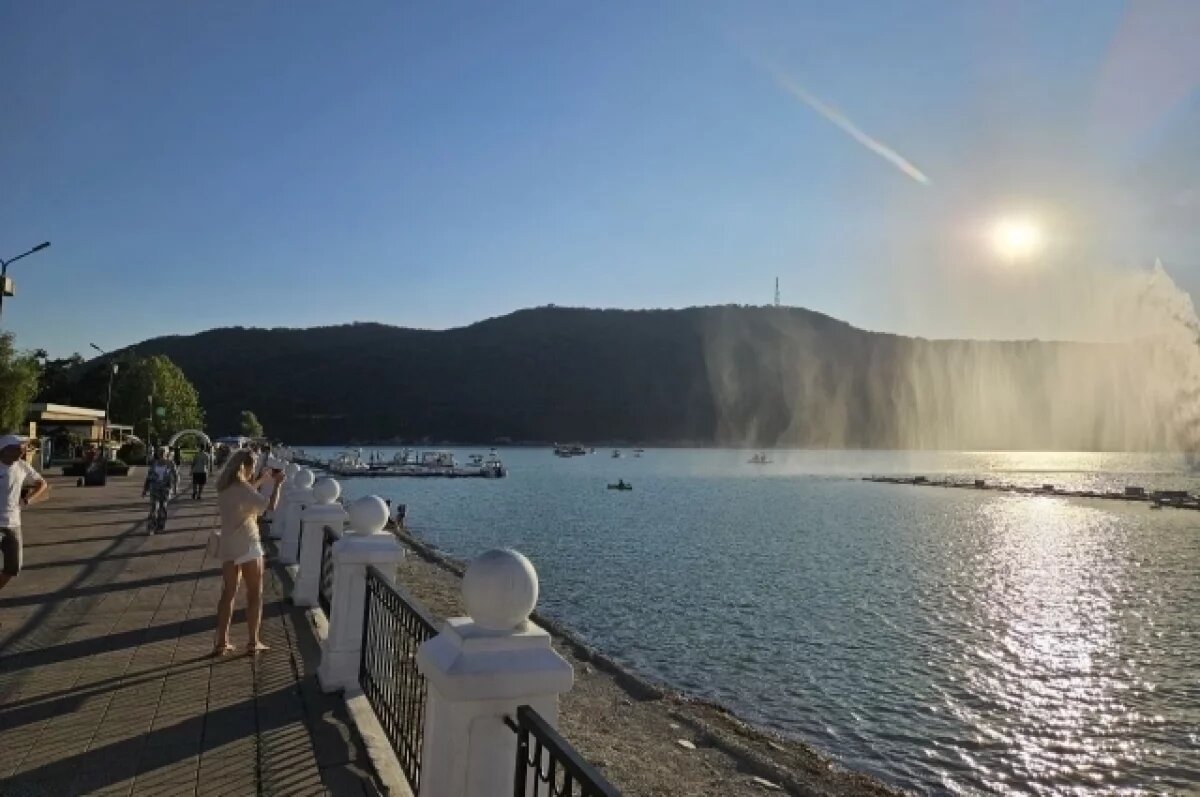    Многие переезжают на Кубань из-за тёплого климата и близости к морским курортам.