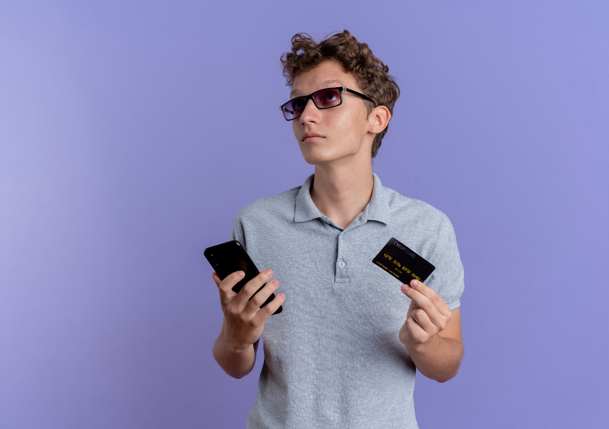 В каких случаях банки блокируют карты