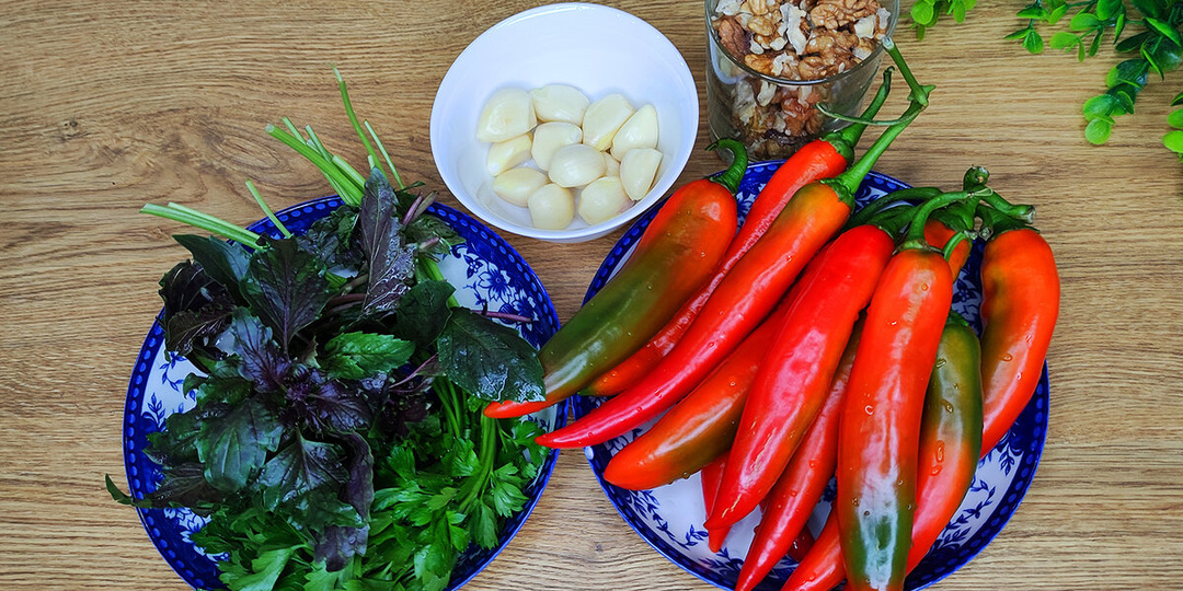 Готовлю без варки и стерилизация, аджики по-армянски. Отлично подходит для мясных и рыбных блюд, быстро и вкусно