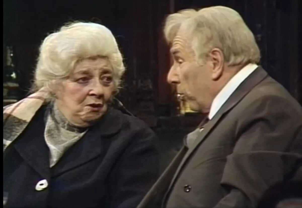    Разговаривала с умершими.