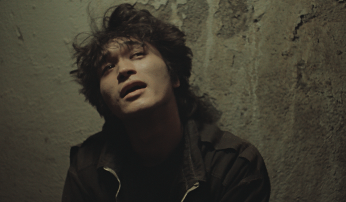    Виктор Цой. Кадр из фильма "Игла" (1988)