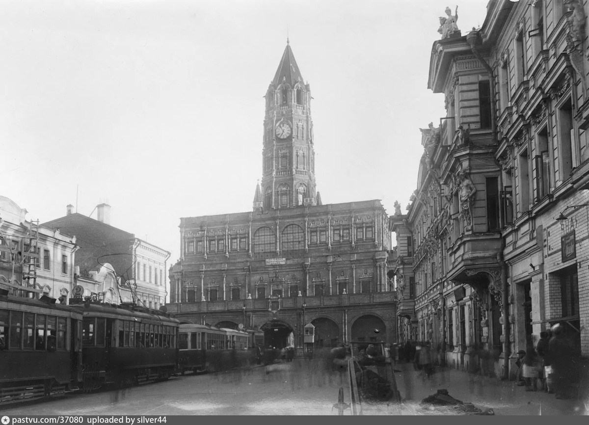 Вид на Сухареву башню от проспекта Мира (1-й Мещанской улицы), 1931-1934. С сайта www.pastvu.com.