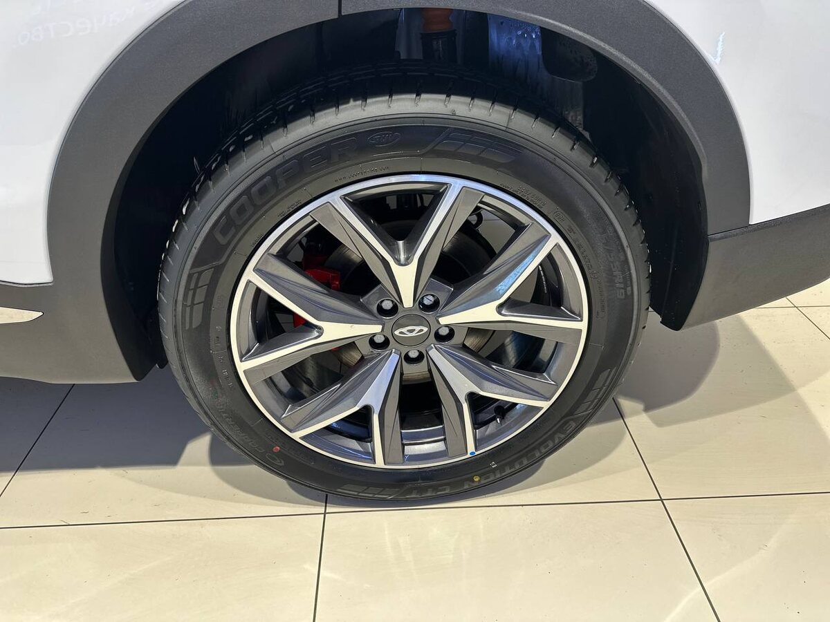 17″ — выше профиль → больше комфорта, меньше тряски, лучше на плохих дорогах. 19″ — ниже профиль → лучшая управляемость и внешний вид, но жестче и дороже в обслуживании. 18″ — компромиссный вариант: баланс между комфортом и внешним видом.