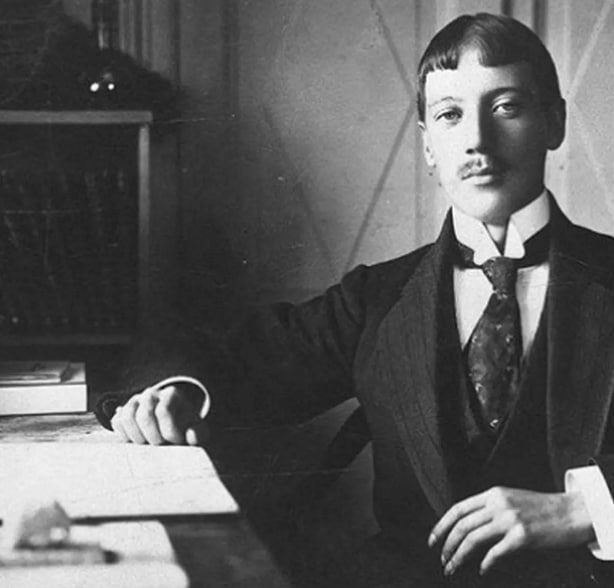 Николай Степанович Гумилёв (1886, Кронштадт — 1921, Петроград) — русский поэт Серебряного века, создатель школы акмеизма, прозаик, драматург, переводчик и литературный критик, путешественник, африканист. 