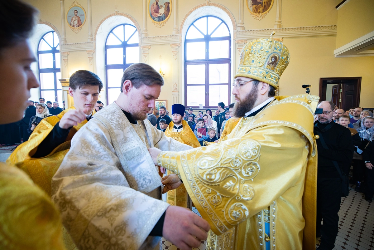 Листайте карусель