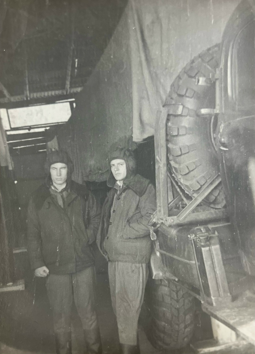 На фото я с напарником хы