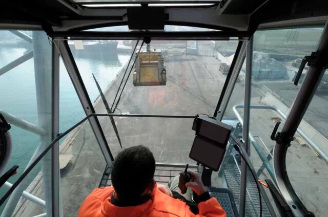    Что значат слова крановщиков «вира» и «майна»?