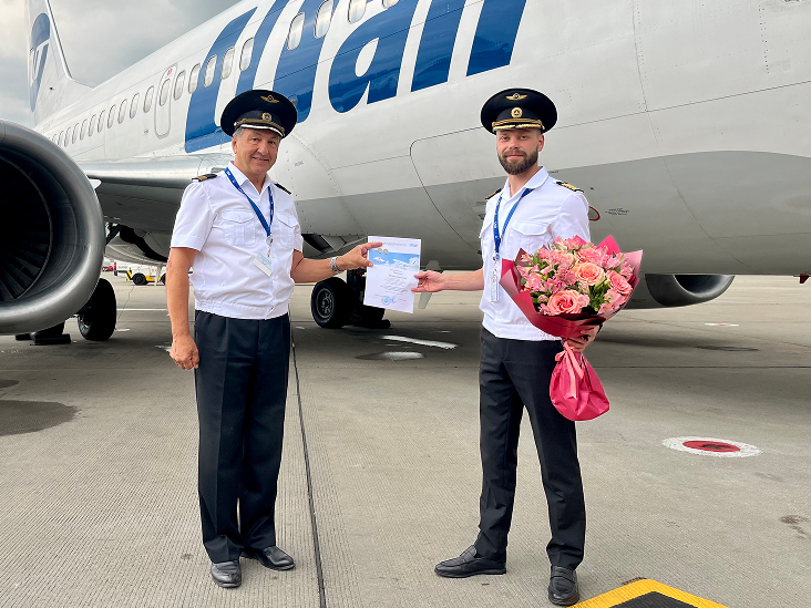 Борис Бояринцев, командир летного отряда № 3 и Илья Пашков, командир воздушного судна Boeing 737 авиаэскадрильи № 1 летного отряда № 3 г. Краснодар