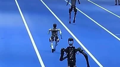 РИА Новости Крым Робот сбил человека во время забега на Всемирных