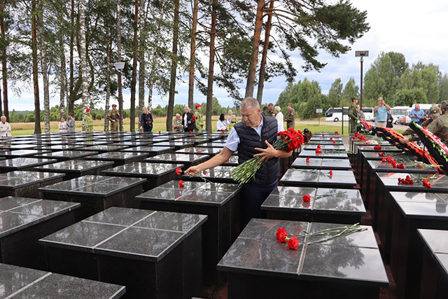 В городе Белый в Тверской области почтили память безымянных героев-сибиряков