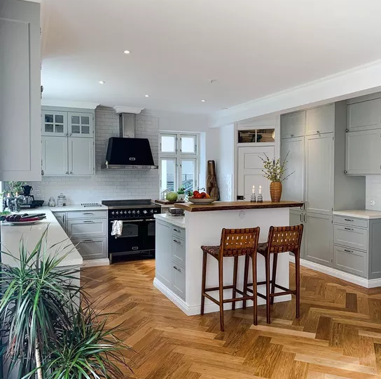 Кухни в стиле Хэмптона-мишура с деревенской ноткой