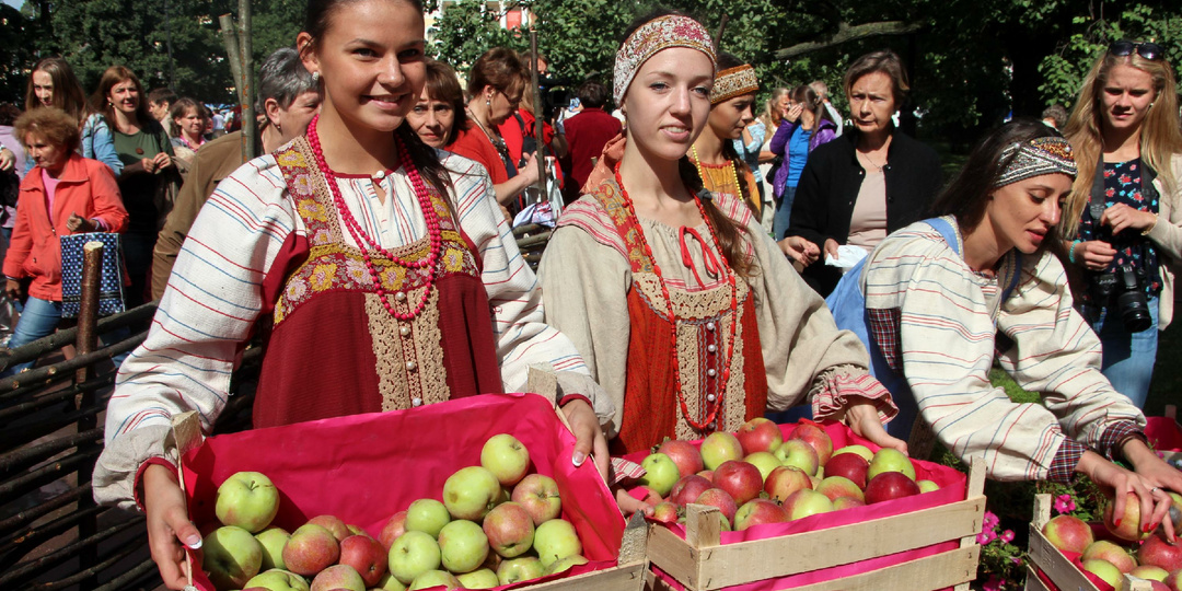 Что нельзя делать 19 августа, иначе придётся лить горькие слёзы весь год: народные приметы на Яблочный Спас