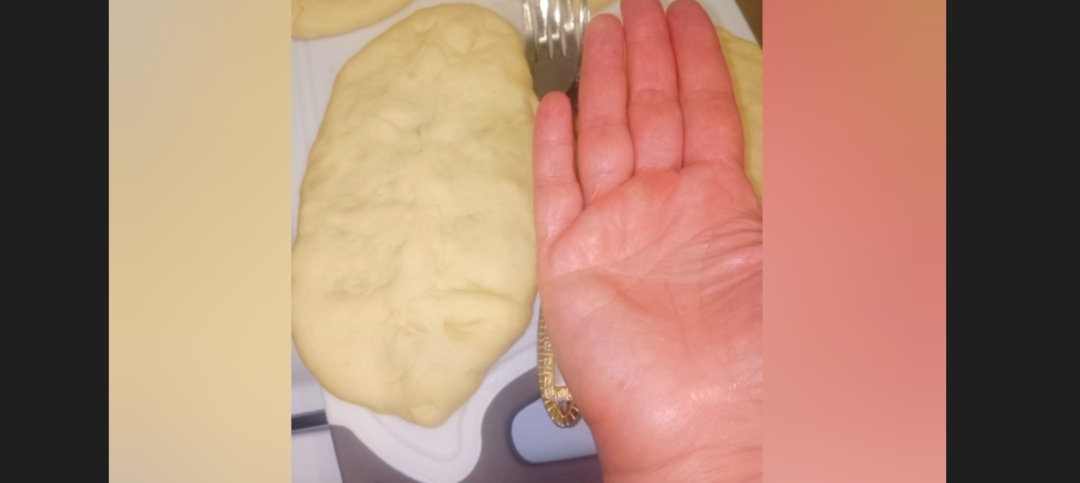 Огромные пирожки по бабушкиному рецепту.