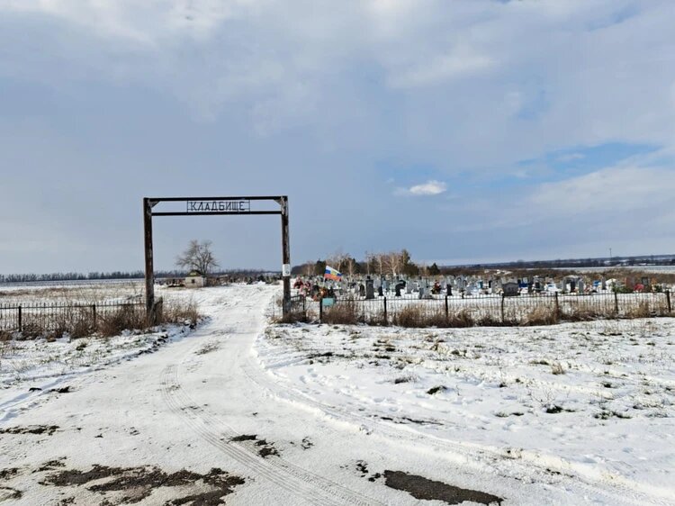 Здесь мальчик оставил машину и убежал через лес. Фото: Галина Копылова
