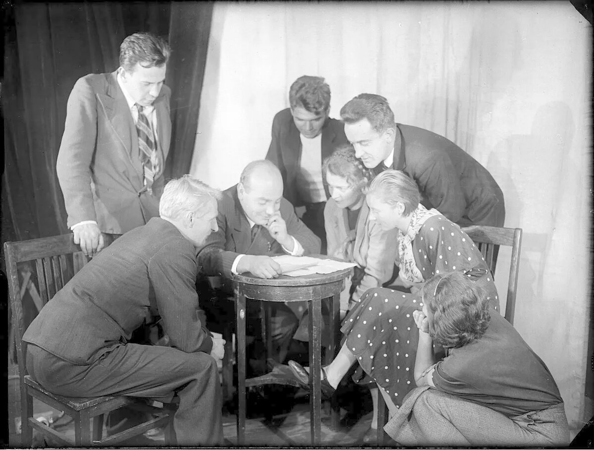 Участники театрального движения рабочей молодёжи, СССР 1932 год. фото из rg.ru