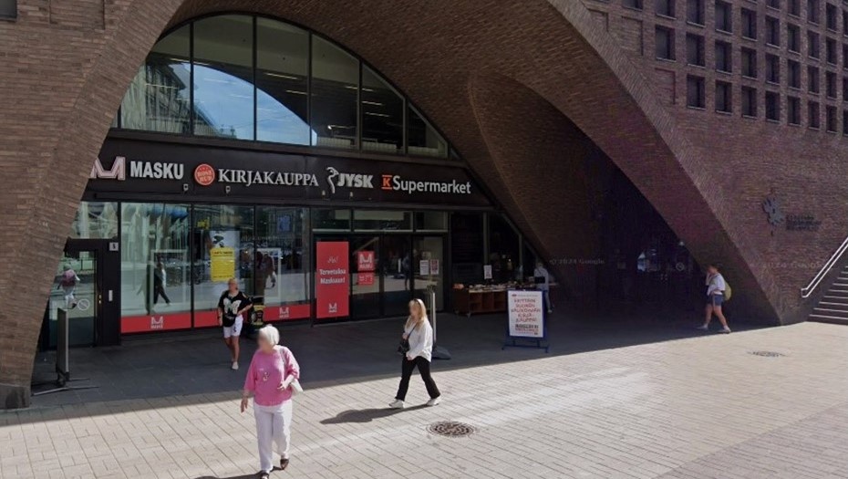    Rosebud Sivullinen в числе магазинов в здании Kaisa. Хельсинки, Финляндия. Автор фото: Google Maps