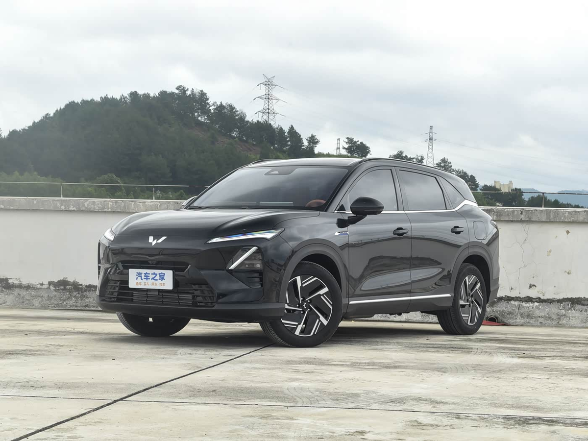 Обновленный Wuling Starlight S с гибридной силовой установкой