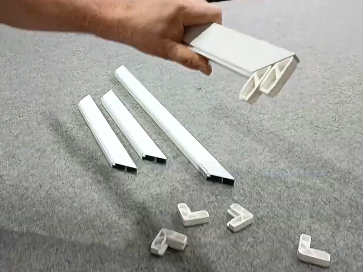 Комплектующие: алюминиевый профиль и внутренние/внешние уголки