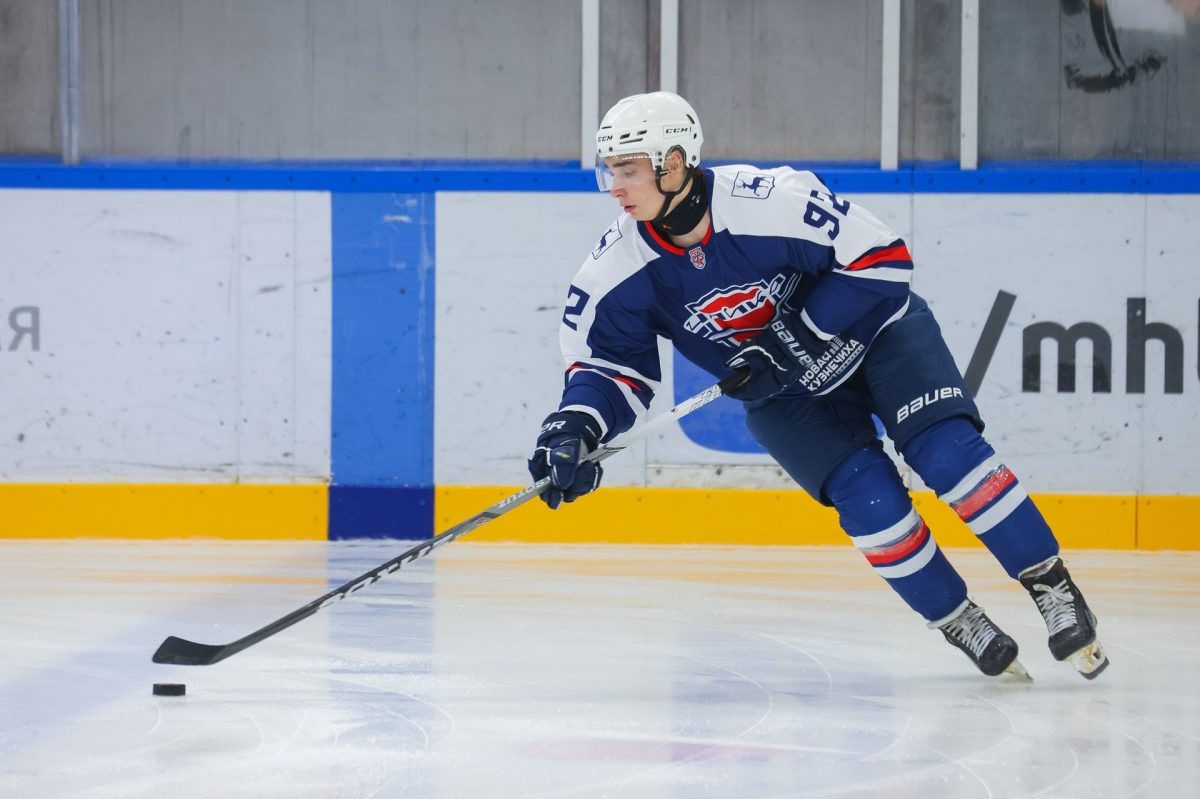    Защитник Арсений Новиков – один из тех игроков «Чайки», кому предстоит дебют в МХЛ