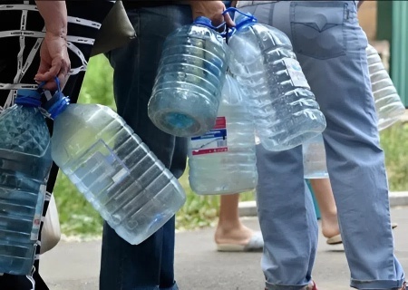    В Донецке не дают воду даже по графику. Жители ДНР подозревают Пушилина в фальсификации действительности. Мнения в сети
