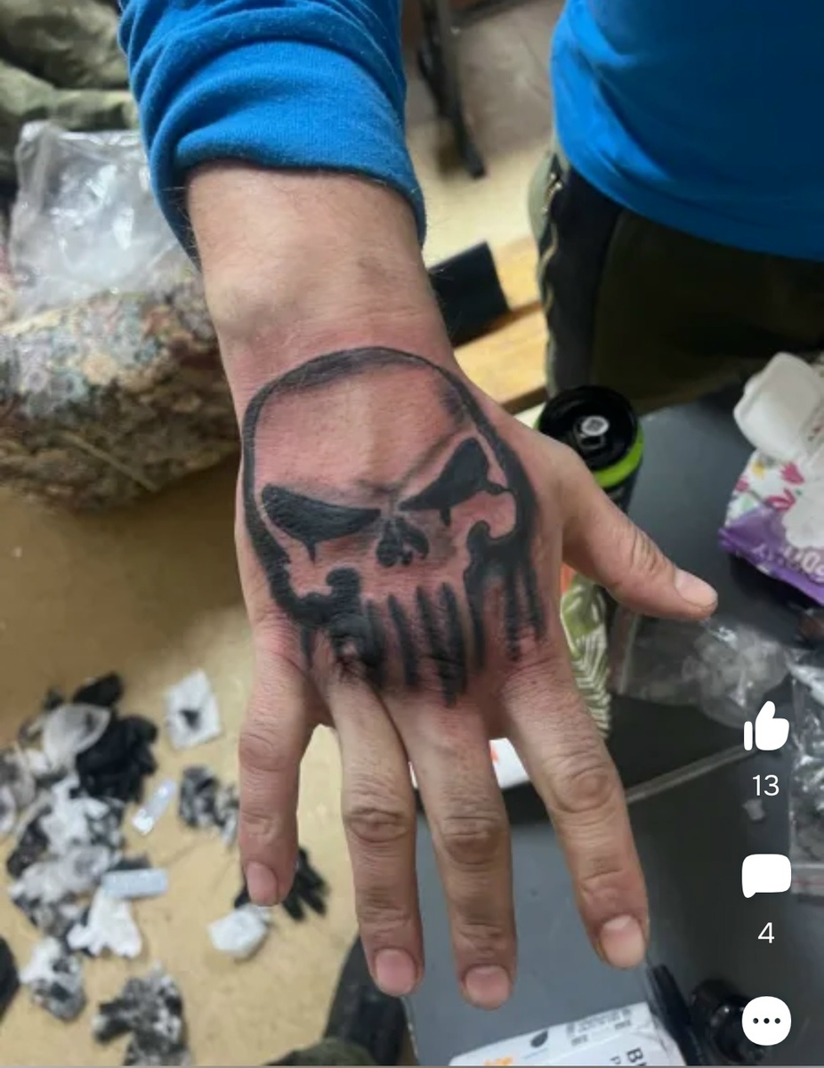 Нет, это не переводилка, а настоящая тату