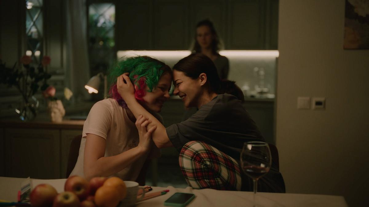 🎬 «Дыши» — акушерская драма, которая говорит о женском теле честнее, чем привыкли в отечественном кино