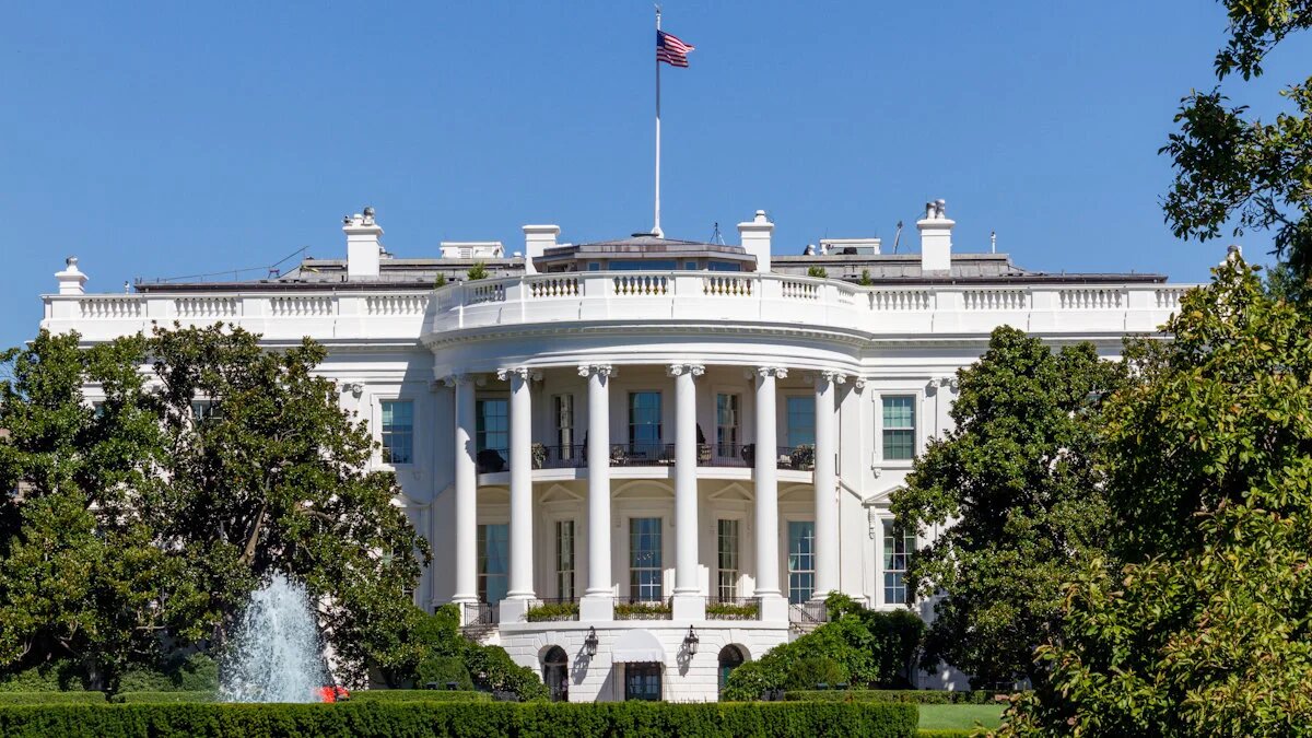 ©The Sturdy Table/Shutterstock/Fotodom