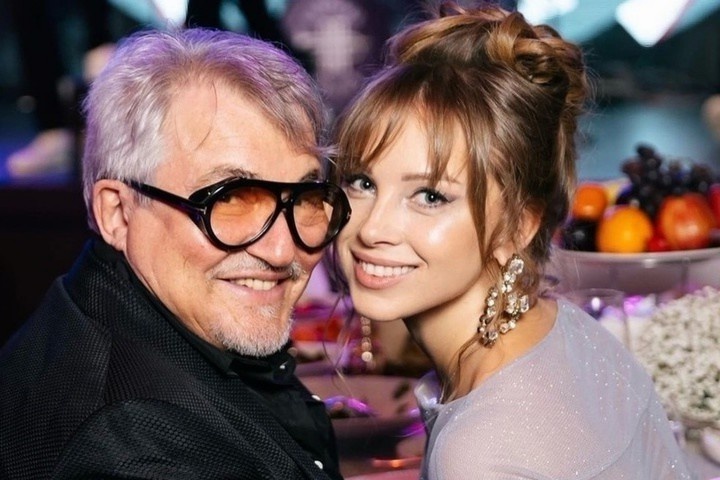 Дибров с молодой супругой.
