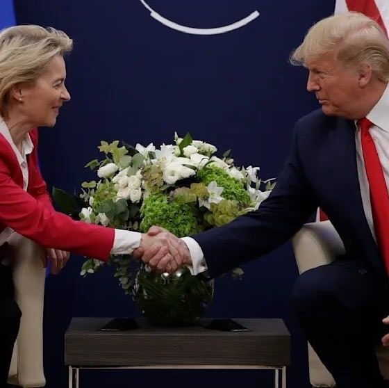 Слабое утешение в рукопожатии. 