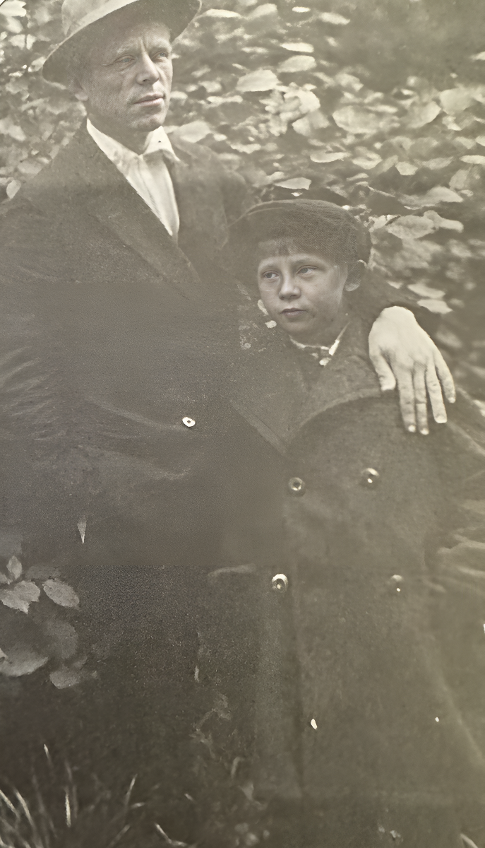 Дед и отец, 1937 год.