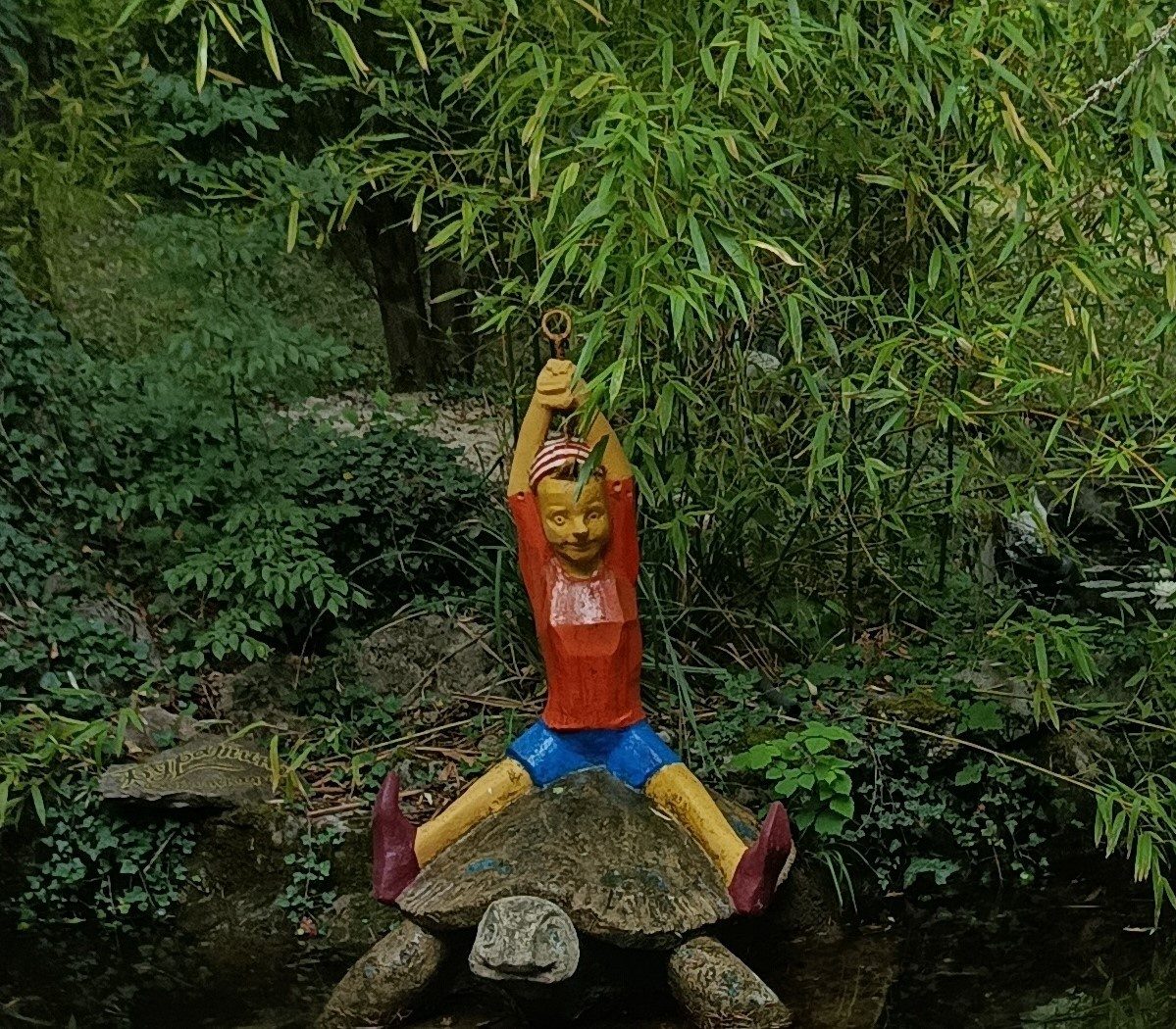 Скульптура Буратино в музее "Поляна сказок"