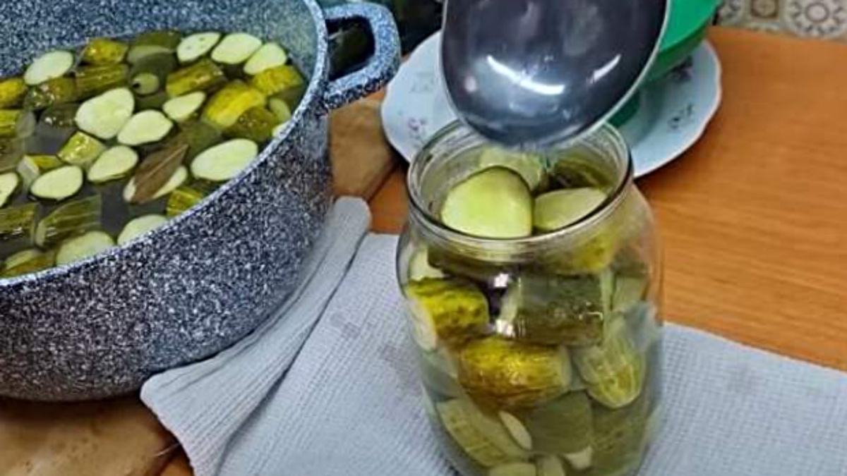 Закрываю огурцы по-фински — никаких заливок и возни с банками