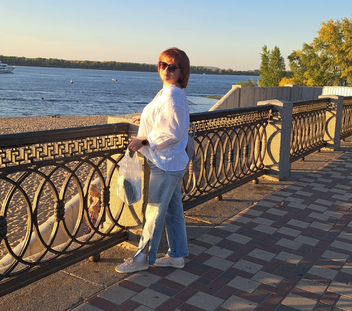 Протяженность набережной Самары составляет 4 168,9 метра, она разделена на четыре участка по числу очередей застройки