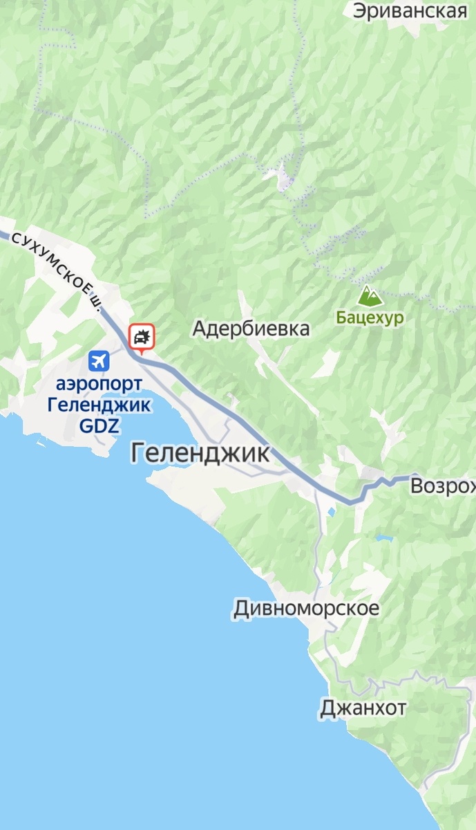 Город расположен вокруг Геленджикской бухты, у побережья Чёрного моря. Находится у подножия западной части горного хребта Маркотх. Вход в бухту расположен между двумя мысами: северный — Тонким, южный — Толстым. Город находится в 25 км к юго-востоку от Новороссийска, в 180 км к юго-западу от Краснодара и в 250 км к северо-западу от Сочи (по дороге).