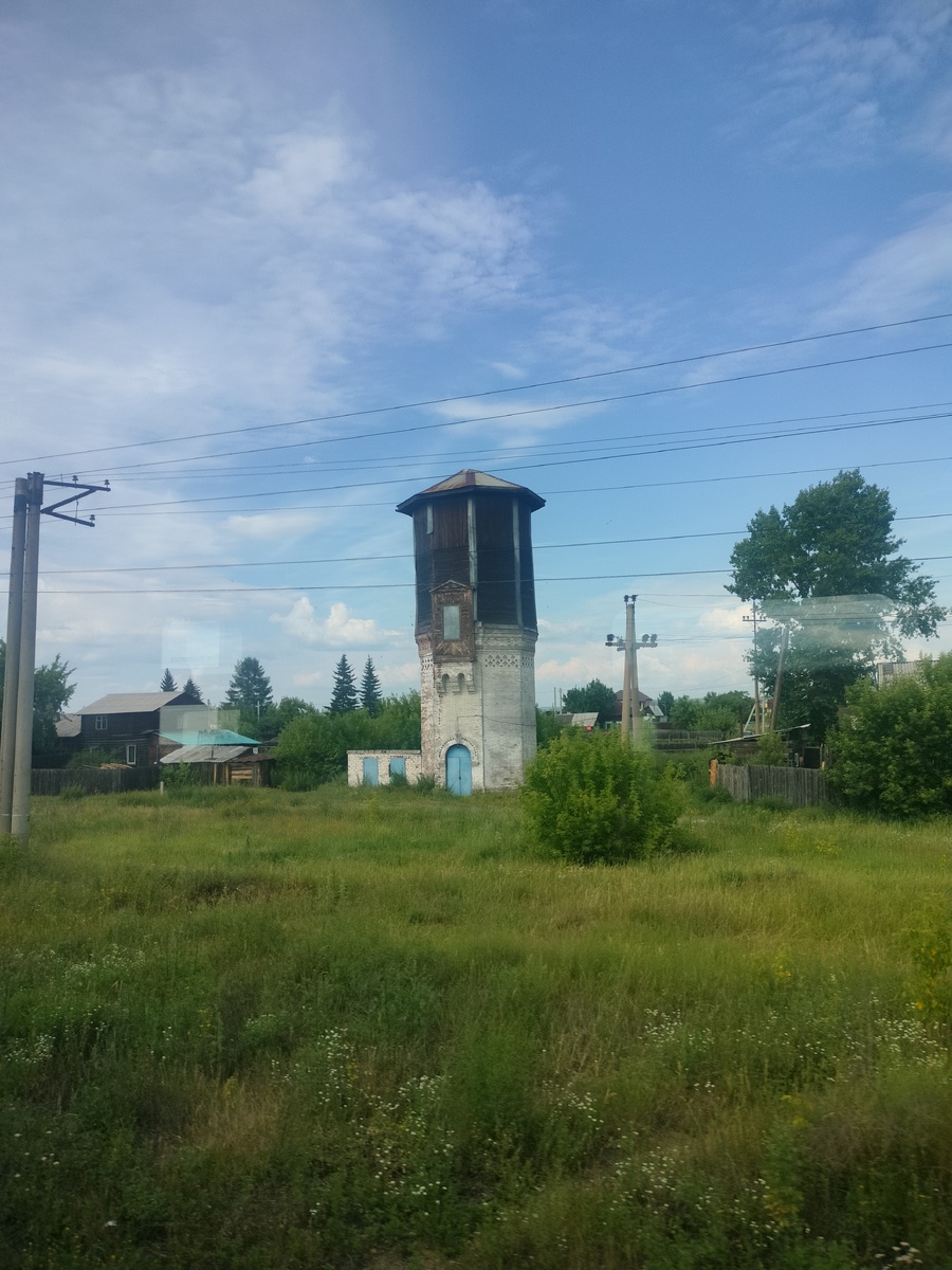 Водонапорная башня в посёлке Тельма Усольского района Иркутской области построена в 1898 году.