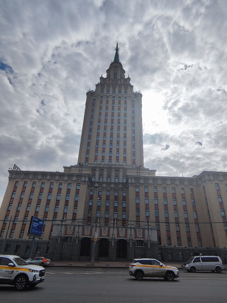 Гостиница "Ленинградская"