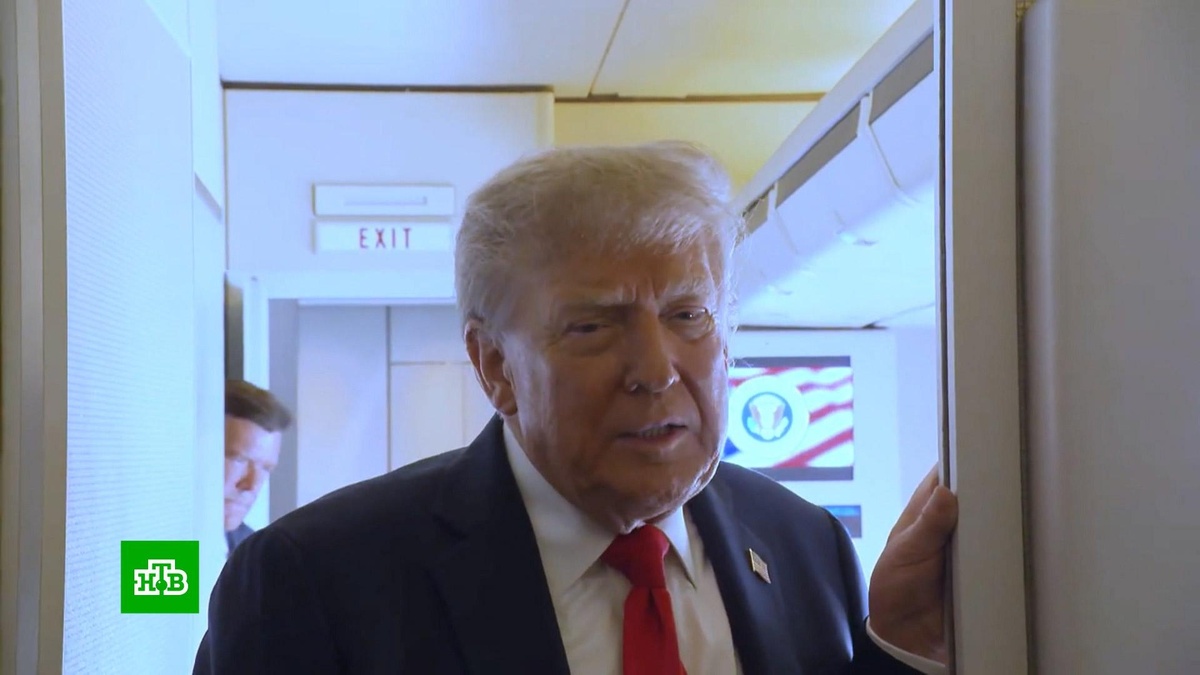    Трамп по пути на Аляску назвал Путина умным