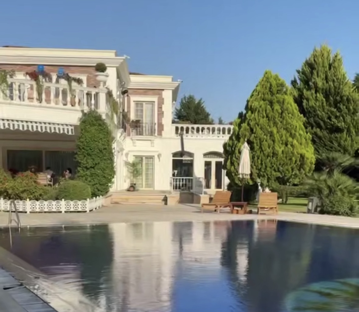 Особняк, где проходят съемки сериала «Сердцебиение» 2025